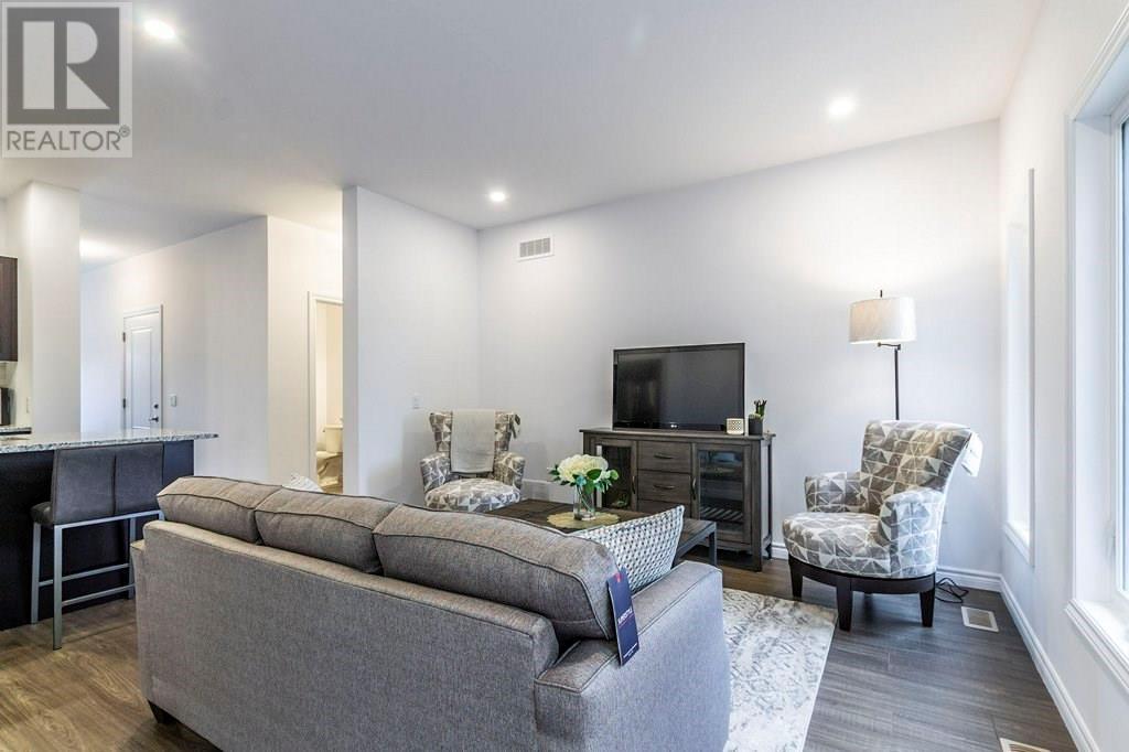 Minto Row / Townhouse for sale:  3 bedroom 1,000 sq.ft. (Listed 2019-11-15)