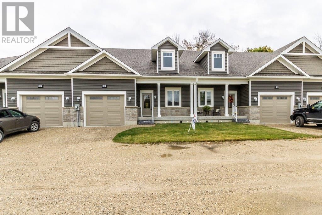 Minto Row / Townhouse for sale:  3 bedroom 1,516 sq.ft. (Listed 2020-04-29)