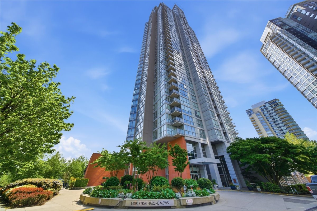2002 - 1408 Strathmore Mews