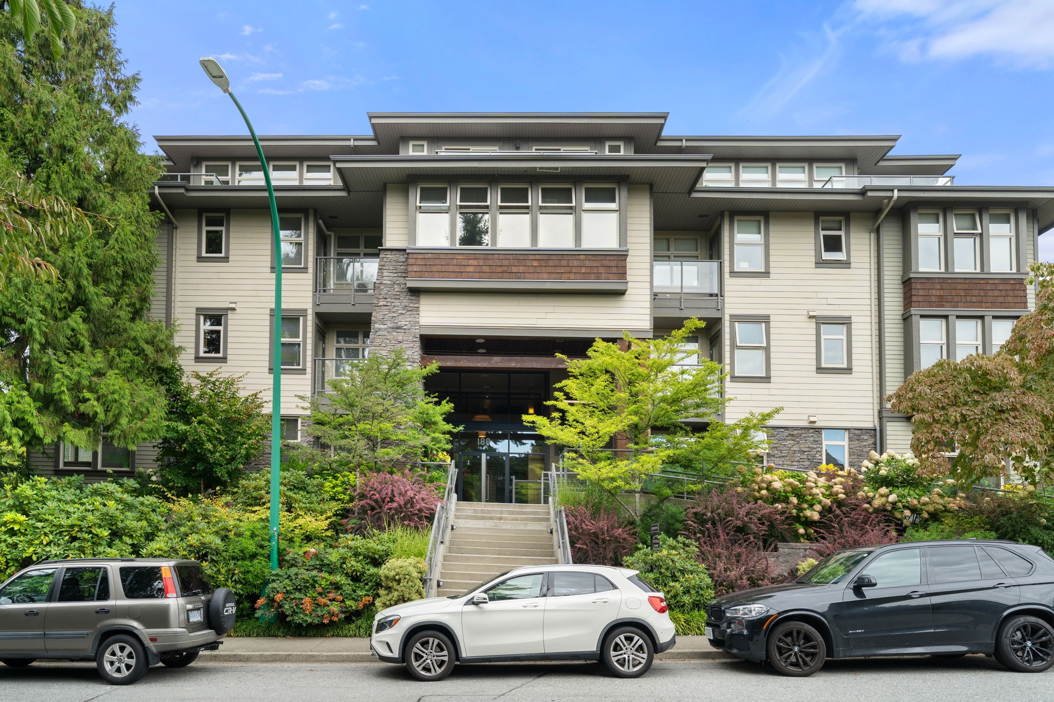 208 - 188 29th Street W
