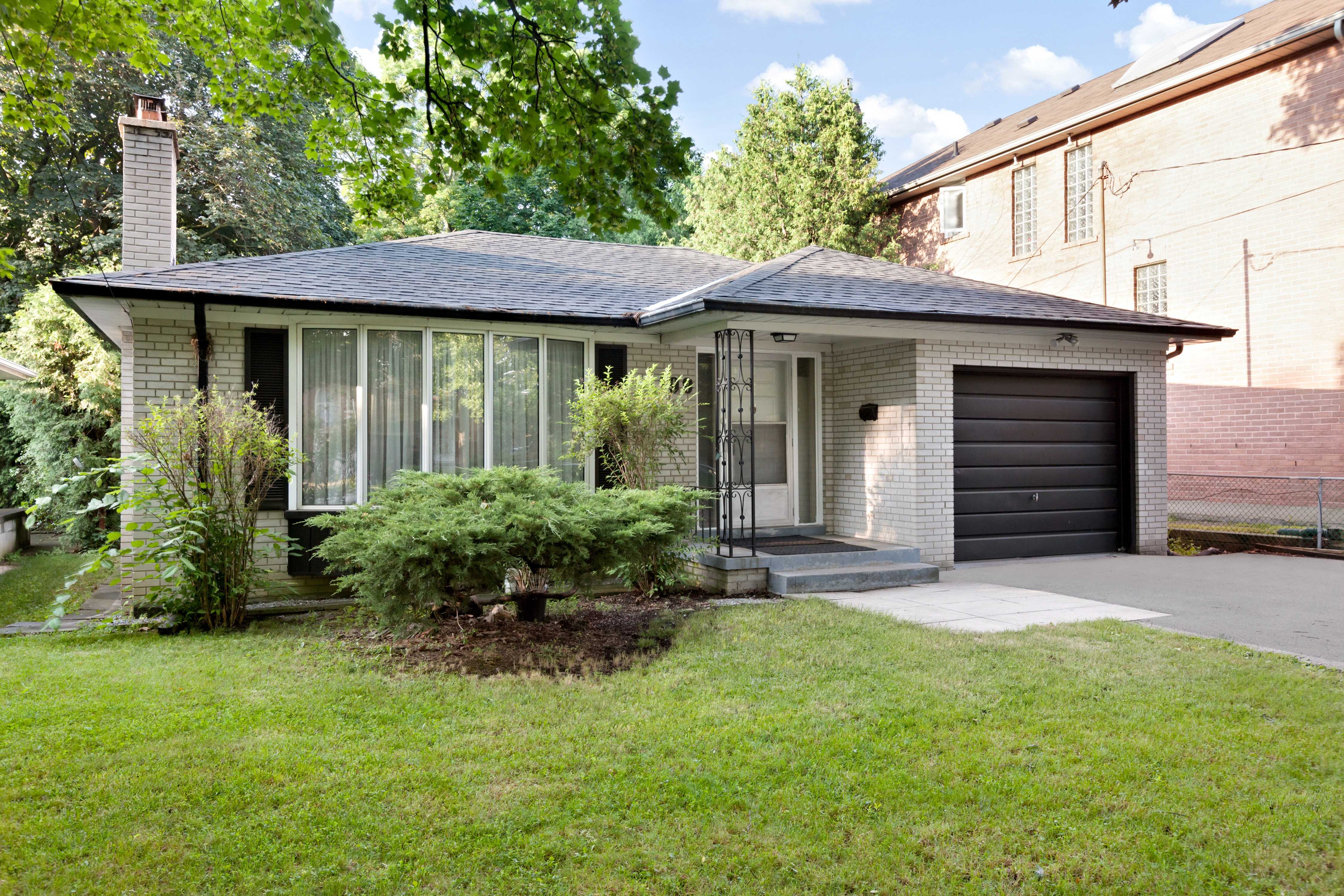 Willowdale East House for sale: 3 bedroom 1,365 sq.ft. (Listed 2021-08-17)