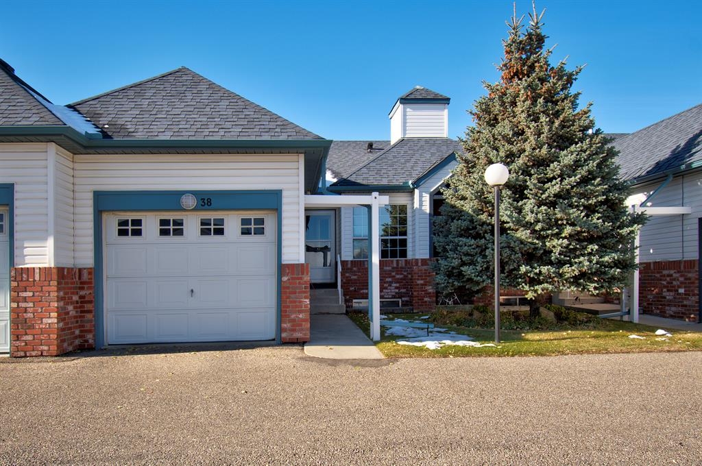 Woodside Row/Townhouse for sale:  2 bedroom 852 sq.ft. (Listed 2022-11-01)