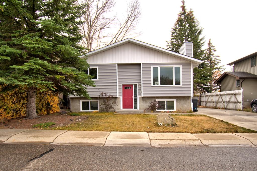 Big Springs Detached for sale:  6 bedroom 1,171 sq.ft. (Listed 2022-10-22)