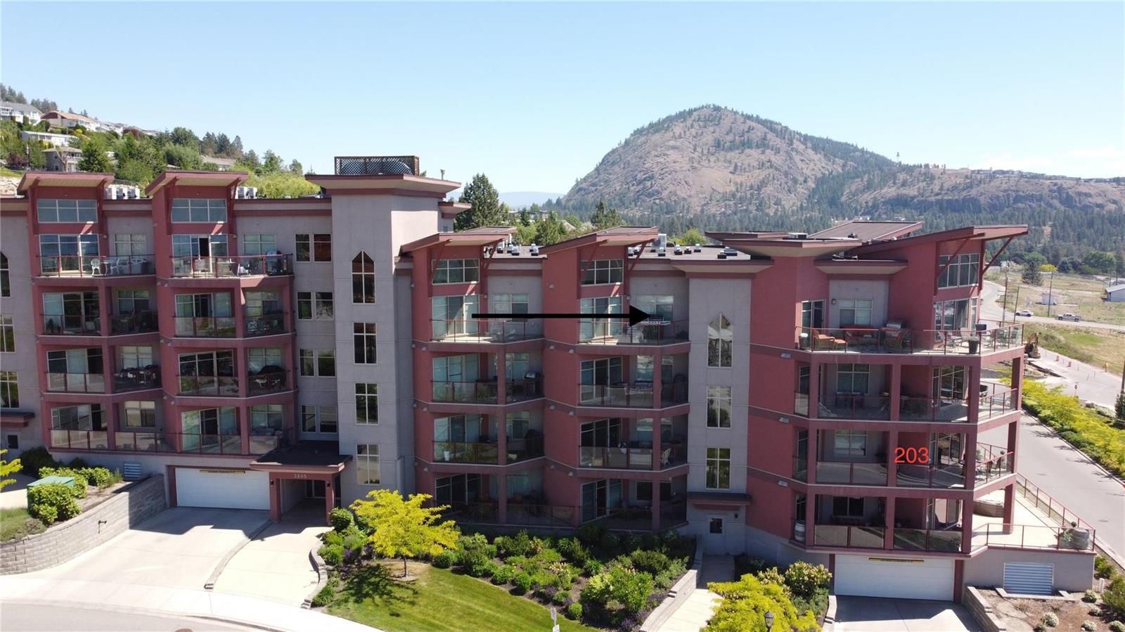 Westbank Centre Apartment for sale: 2 bedroom 1,005 sq.ft. (Listed 2021-06-06)