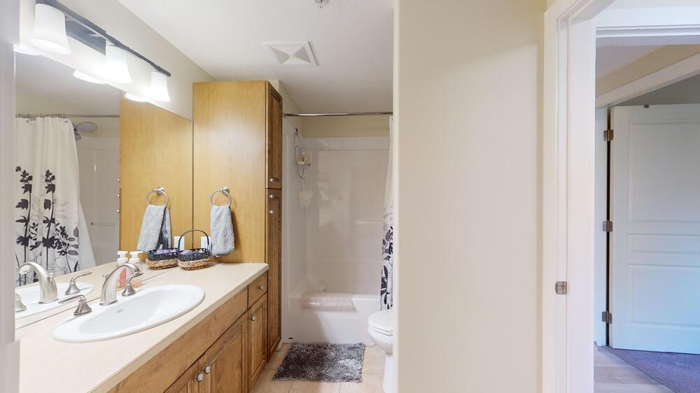 Peachland Condo for sale Lakeshore Gardens 2 bedroom 1,306 sq.ft