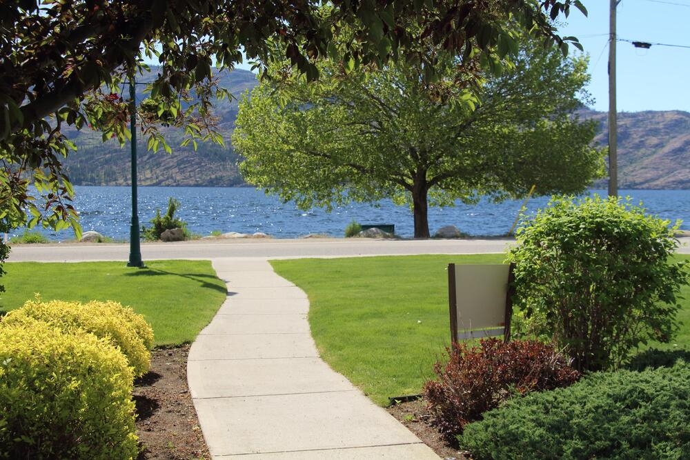 Peachland Condo for sale Lakeshore Gardens 2 bedroom 1,306 sq.ft