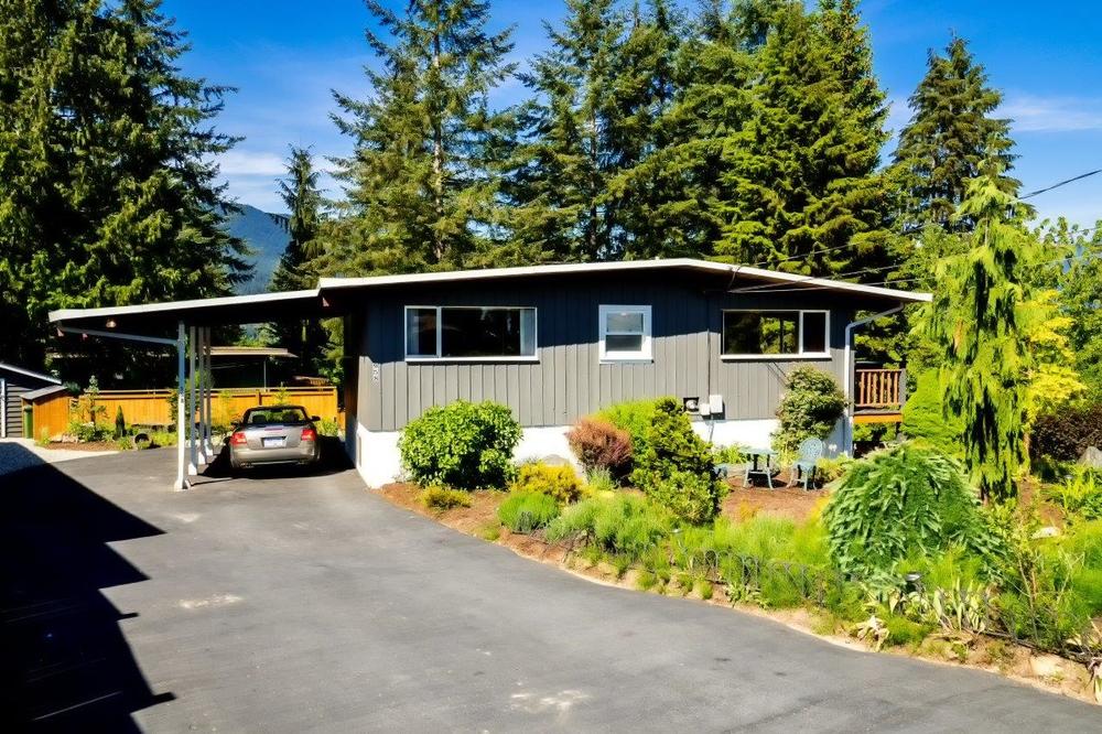 DollartonDeep Cove House for sale DollartonDeep Cove 4 bedroom 2 sq.ft. (Listed 20170628)