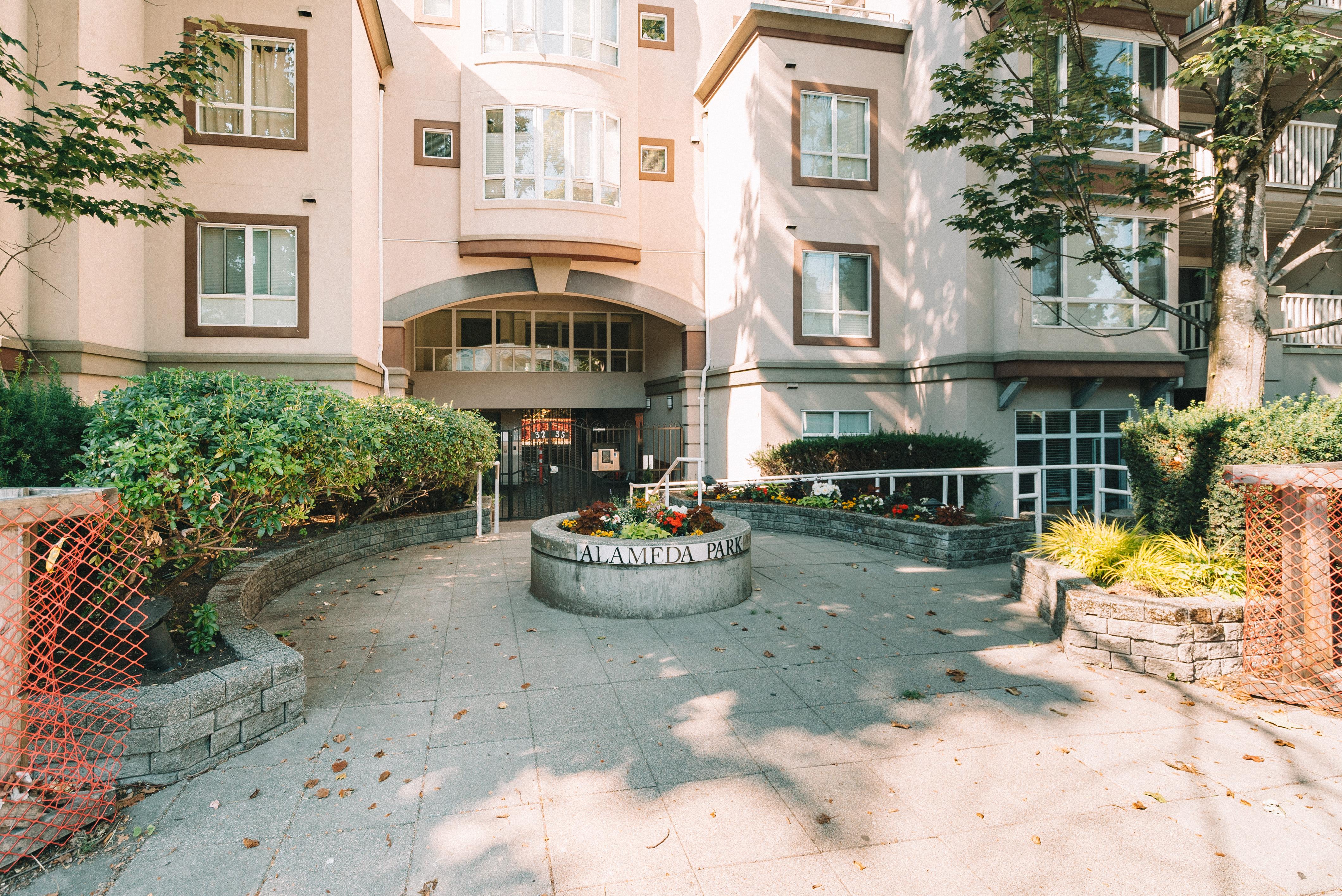 311 - 3235 W 4TH AVENUE