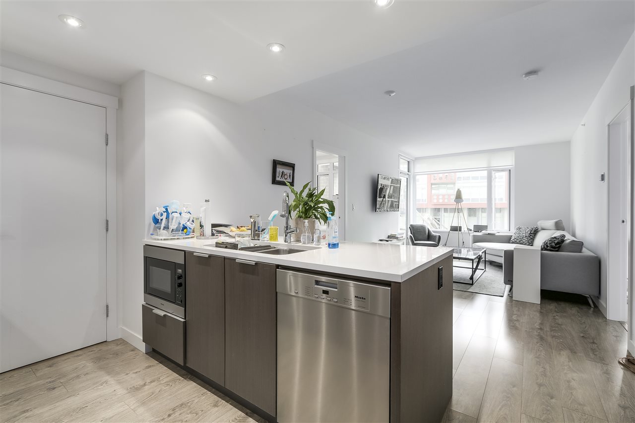 Mount Pleasant VE Condo for sale:  2 bedroom 884 sq.ft. (Listed 2017-09-19)