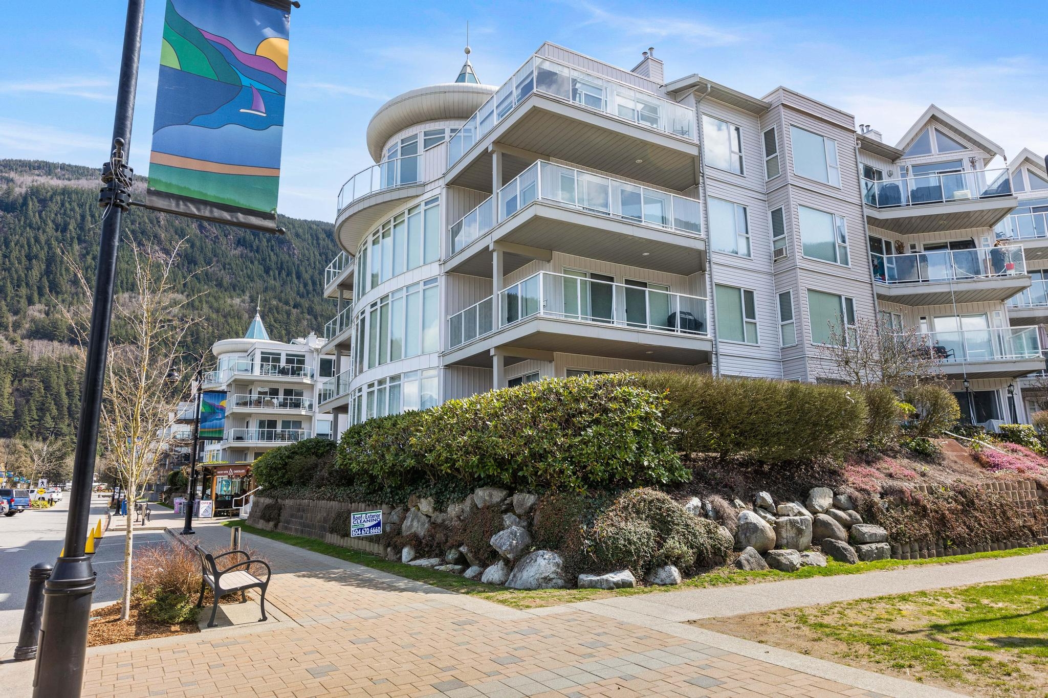 Harrison Hot Springs Apartment/Condo for sale:  1 bedroom 678 sq.ft. (Listed 2023-04-18)