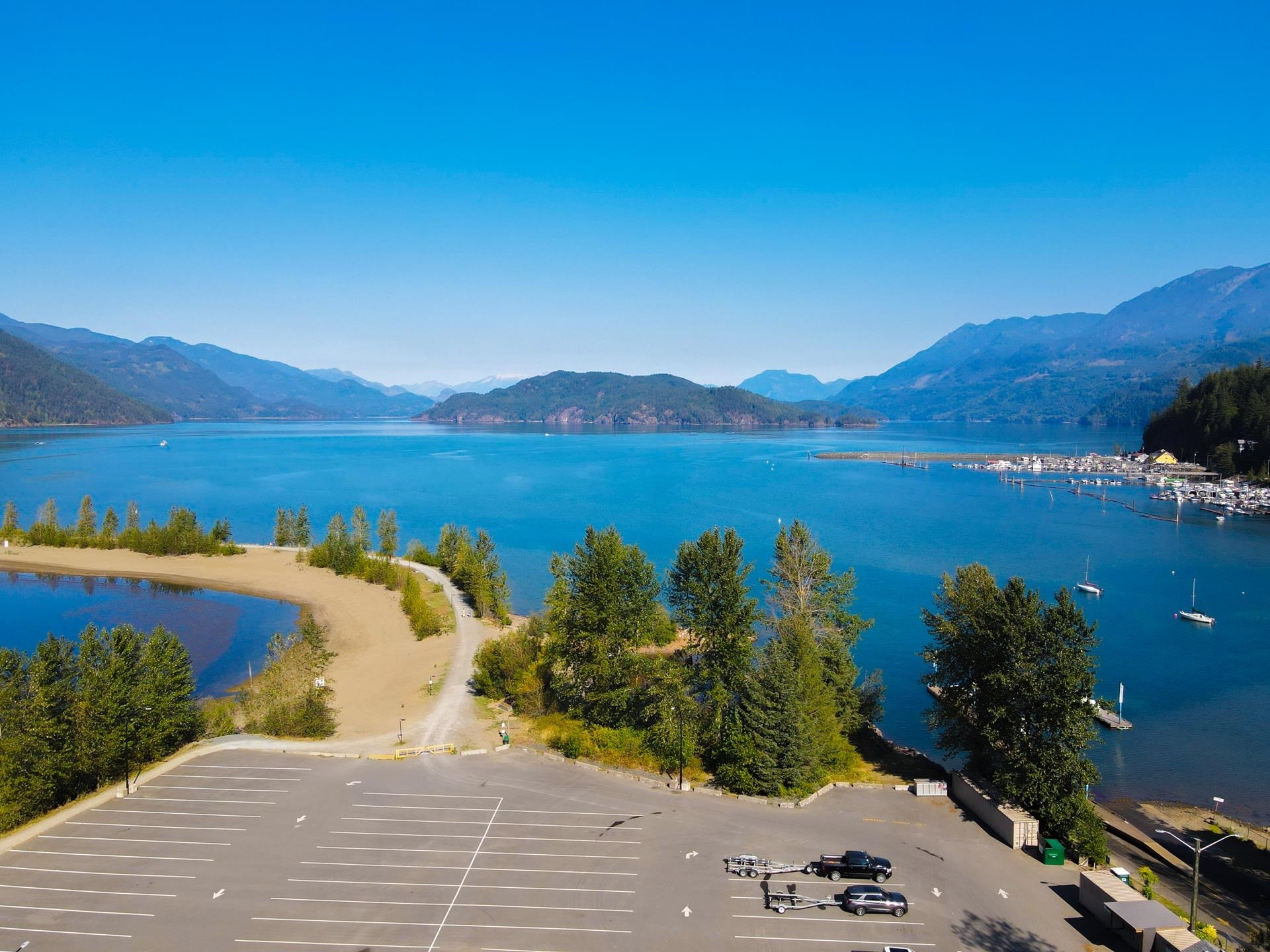 Harrison Hot Springs Apartment/Condo for sale:  2 bedroom 1,240 sq.ft. (Listed 2024-05-06)