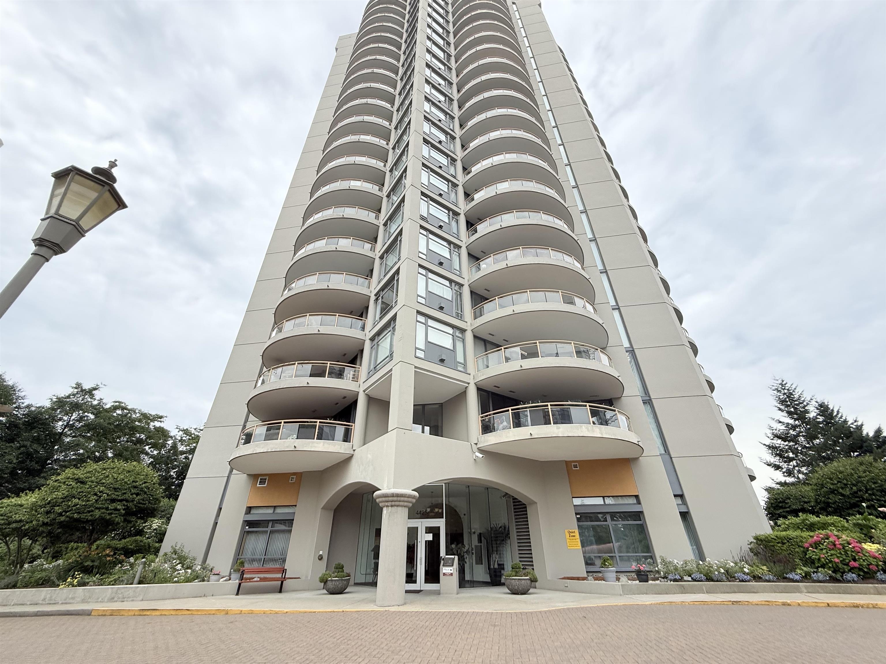 Brentwood Park Apartment/Condo for sale:  1 bedroom 760 sq.ft. (Listed 2025-07-07)