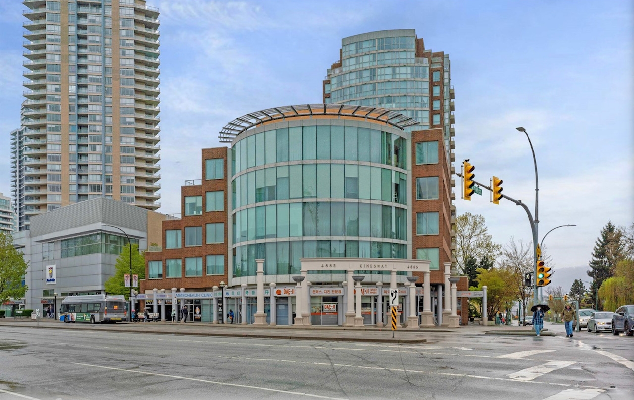 Metrotown Office for sale: The Newmark Commercial  (Listed 2023-04-10)