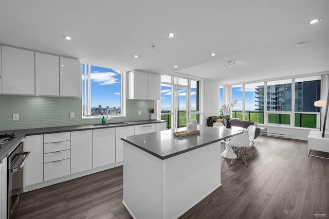 Metrotown Apartment/Condo for sale: Midori 2 bedroom 922 sq.ft. (Listed 2025-10-31)