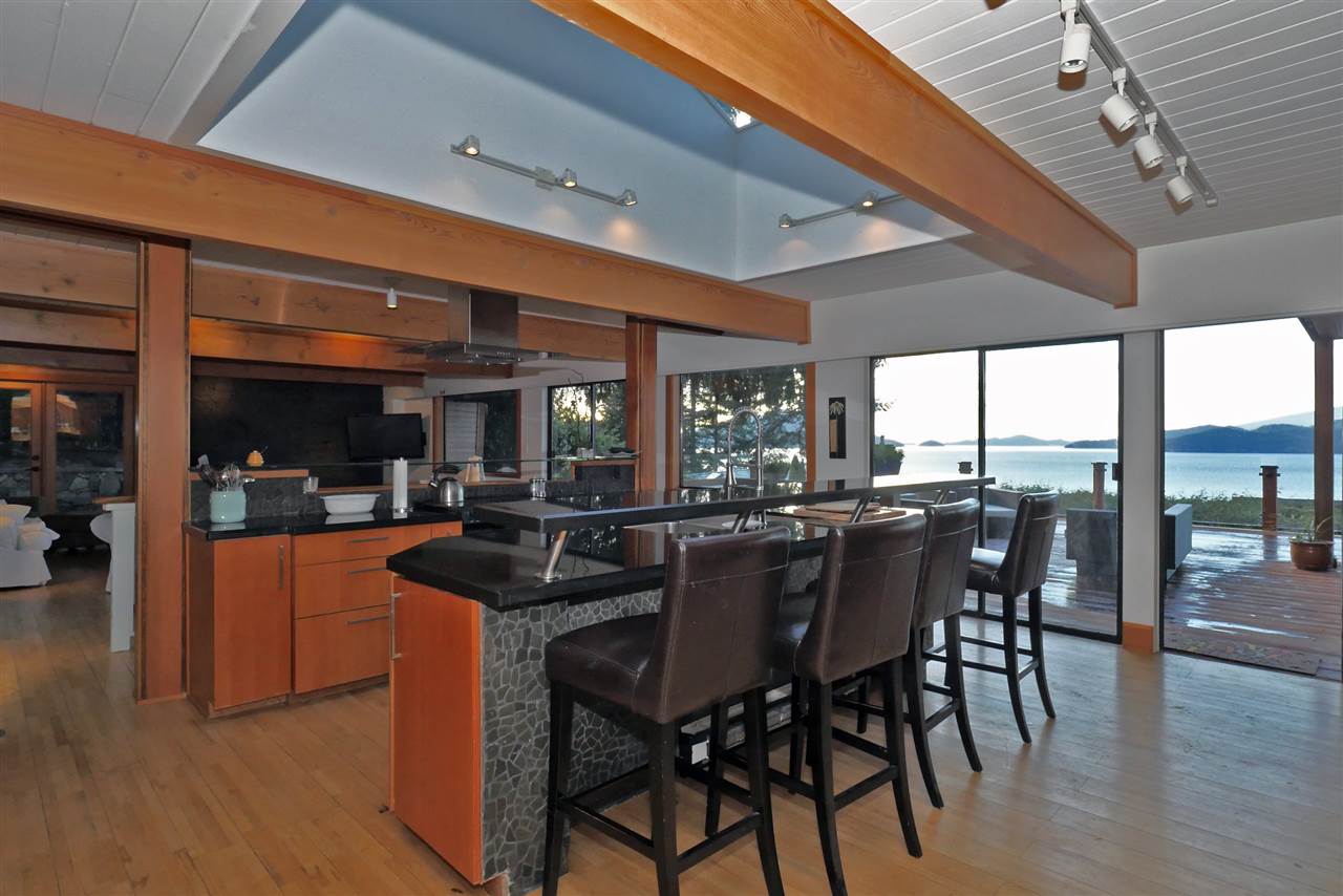 Lions Bay House for sale 4 bedroom 2,901 sq.ft. (Listed 20160121)