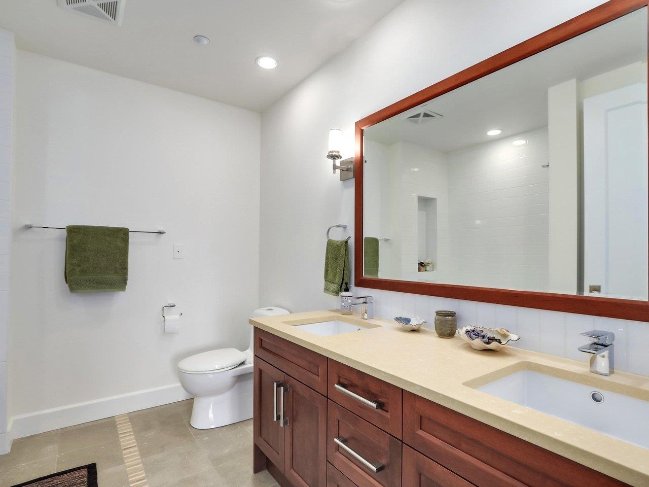 Horseshoe Bay WV Apartment/Condo for sale:  2 bedroom 1,171 sq.ft. (Listed 2024-06-28)