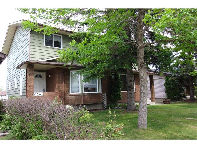 Beddington Heights Duplex for sale:  4 bedroom  Laminate Floors, Plush Carpet 1,240 sq.ft. (Listed 2017-06-27)