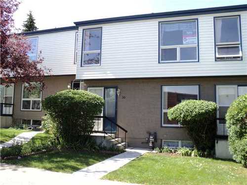 Thorncliffe Condo for sale:  3 bedroom  Hardwood Floors, Plush Carpet 980.60 sq.ft. (Listed 2011-08-18)