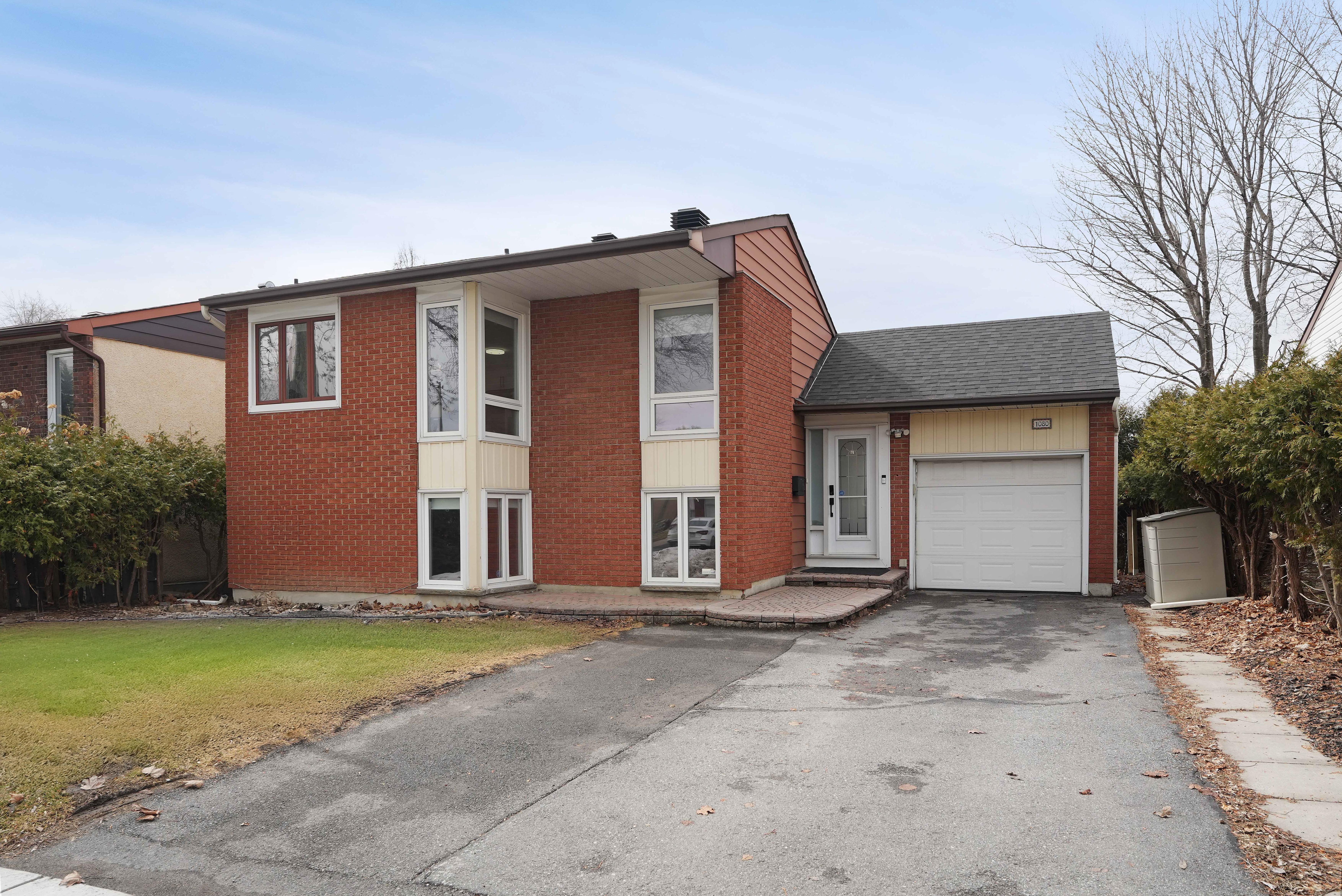 1080 Alenmede Cres