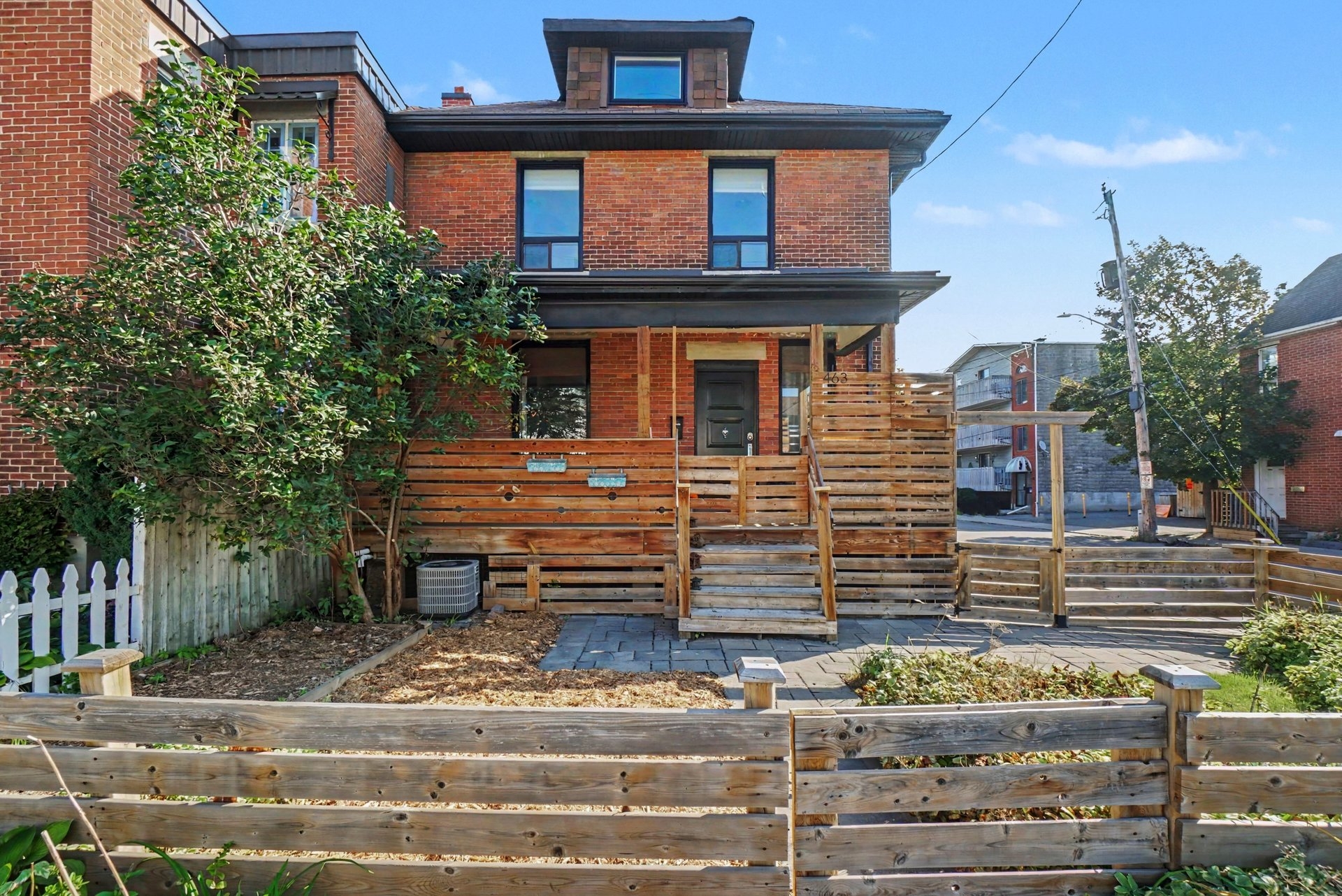 Hintonburg Detached for sale: 5+2 (Listed 2026-10-09)