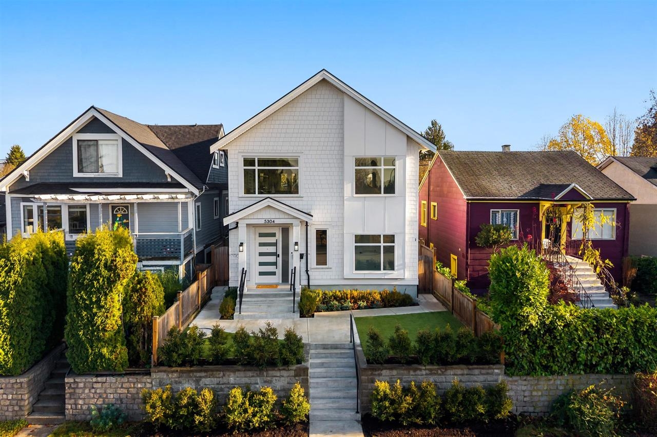 5304 Fraser St