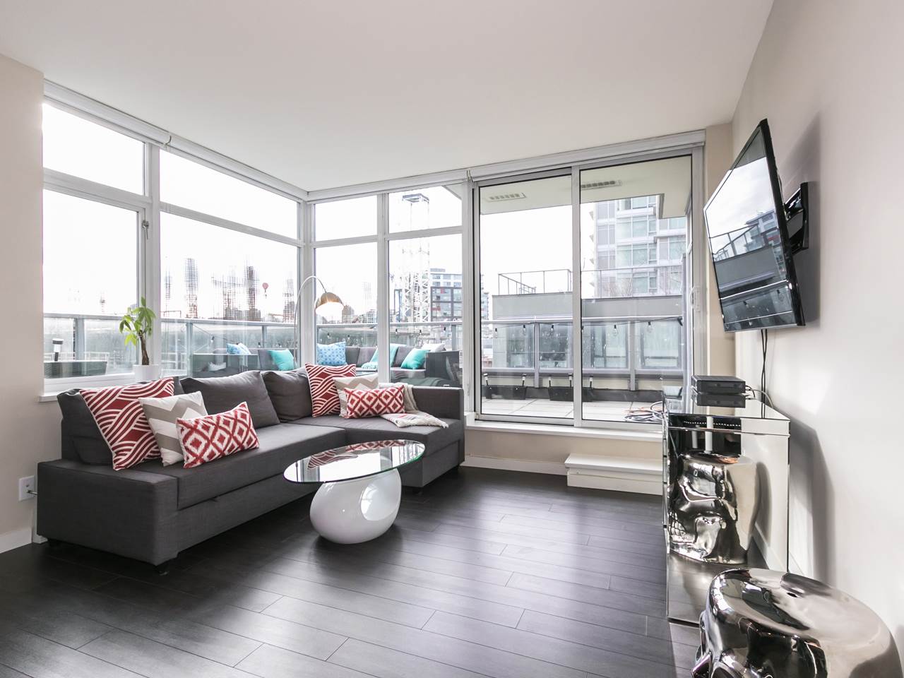 304 - 138 1ST AVENUE