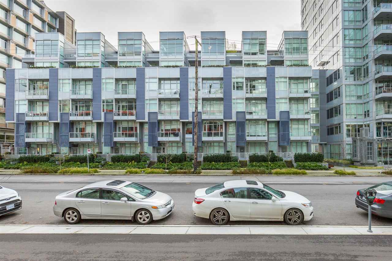 712 - 108 1ST AVENUE