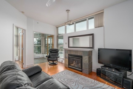 310 8988 HUDSON STREET