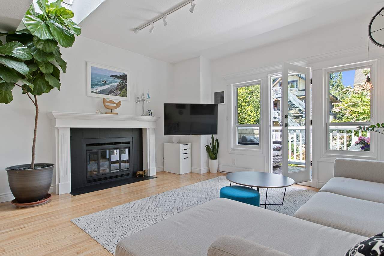 2587 W 6TH AVENUE Vancouver West