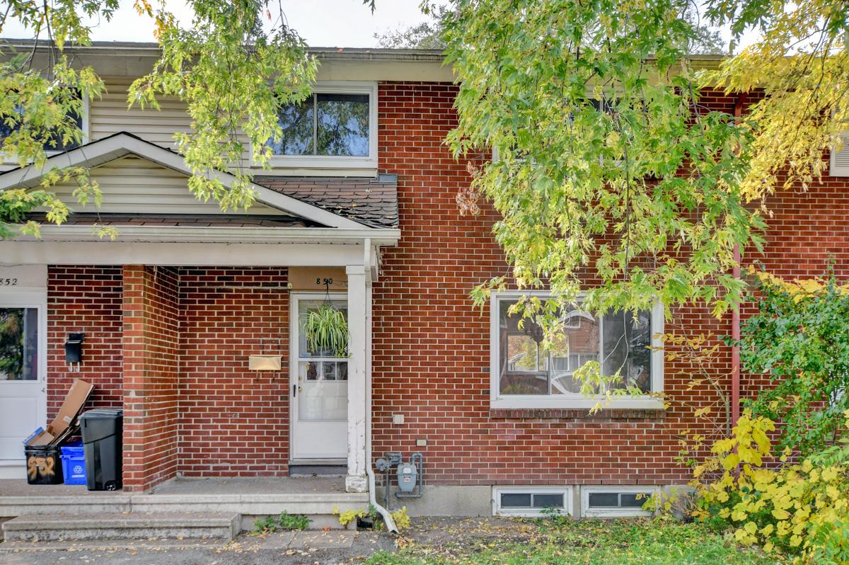 Castle Heights/Rideau High Row / Townhouse for rent: 3 bedroom (Listed 2024-11-01)