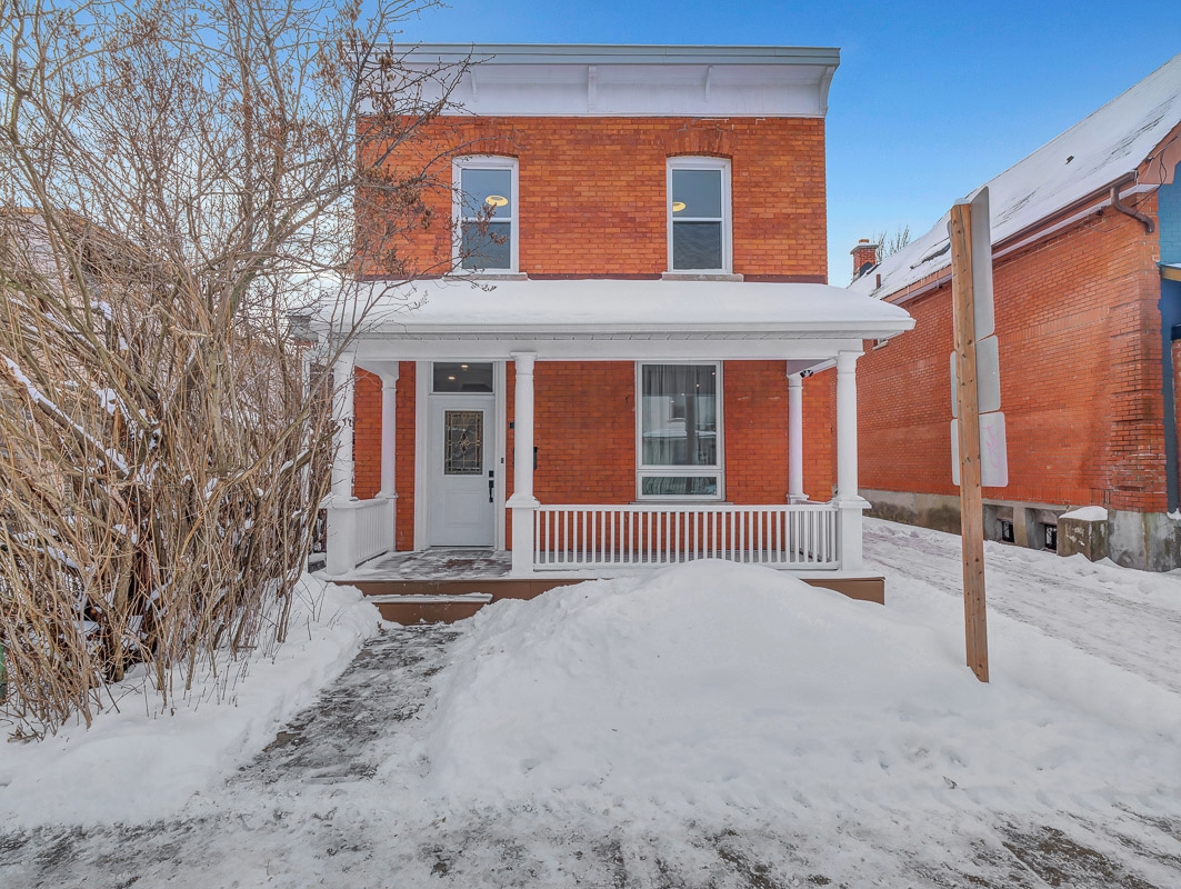 West Centre Town House for sale:  4 bedroom  (Listed 2025-02-05)