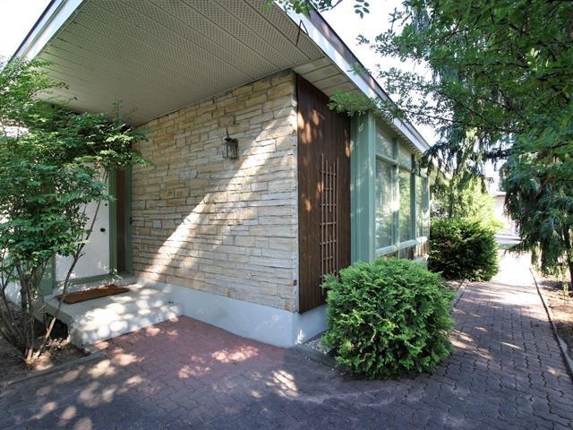Saint-Bruno-de-Montarville Single Family:  3 bedroom