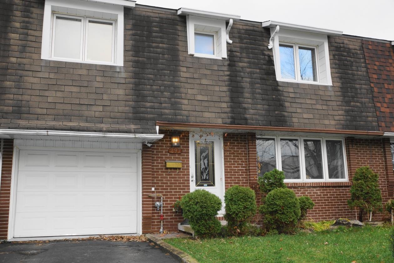 Dollard-Des Ormeaux House:  3 bedroom