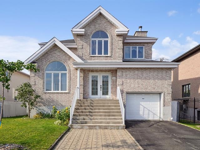Rivière-des-Prairies House:  4 bedroom