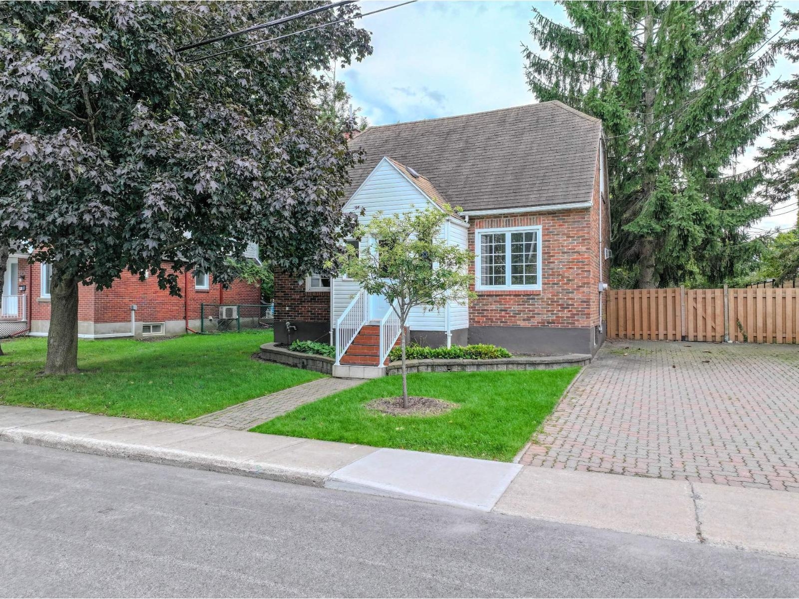 Verdun House for sale: 2 bedroom (Listed 2026-10-12)