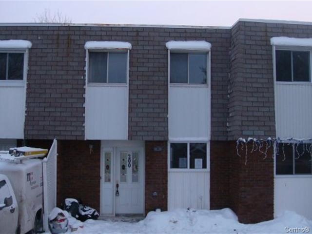 Montréal (Rivière-des-Prairies/Pointe-aux-Trembles) Attached:  3 bedroom