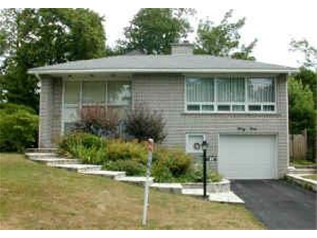 Pointe-Claire Detached:  5 bedroom