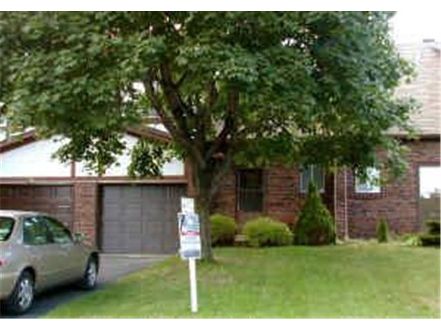 Dollard-Des Ormeaux Attached:  3 bedroom