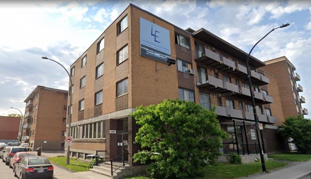 Parc-Extension Multifamilial for sale:  2 bedroom  (Listed 2025-05-30)
