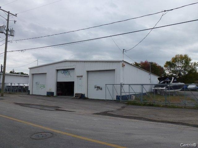 L'ÃŽle-Perrot Commercial: