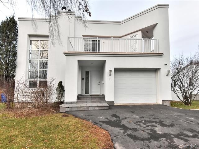 Notre-Dame-de-l'ÃŽle-Perrot House:  4 bedroom