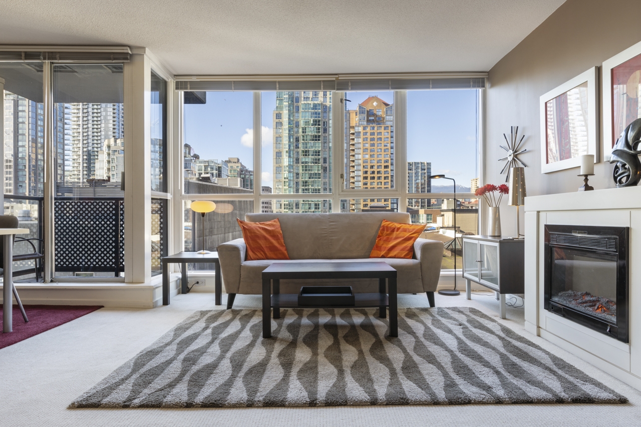 Downtown, Vancouver West Apartment for sale: Brava! 1 bedroom  Stainless Steel Appliances, Granite Countertop, Tile Backsplash, Plush Carpet 588 sq.ft. (Listed 2024-03-11)