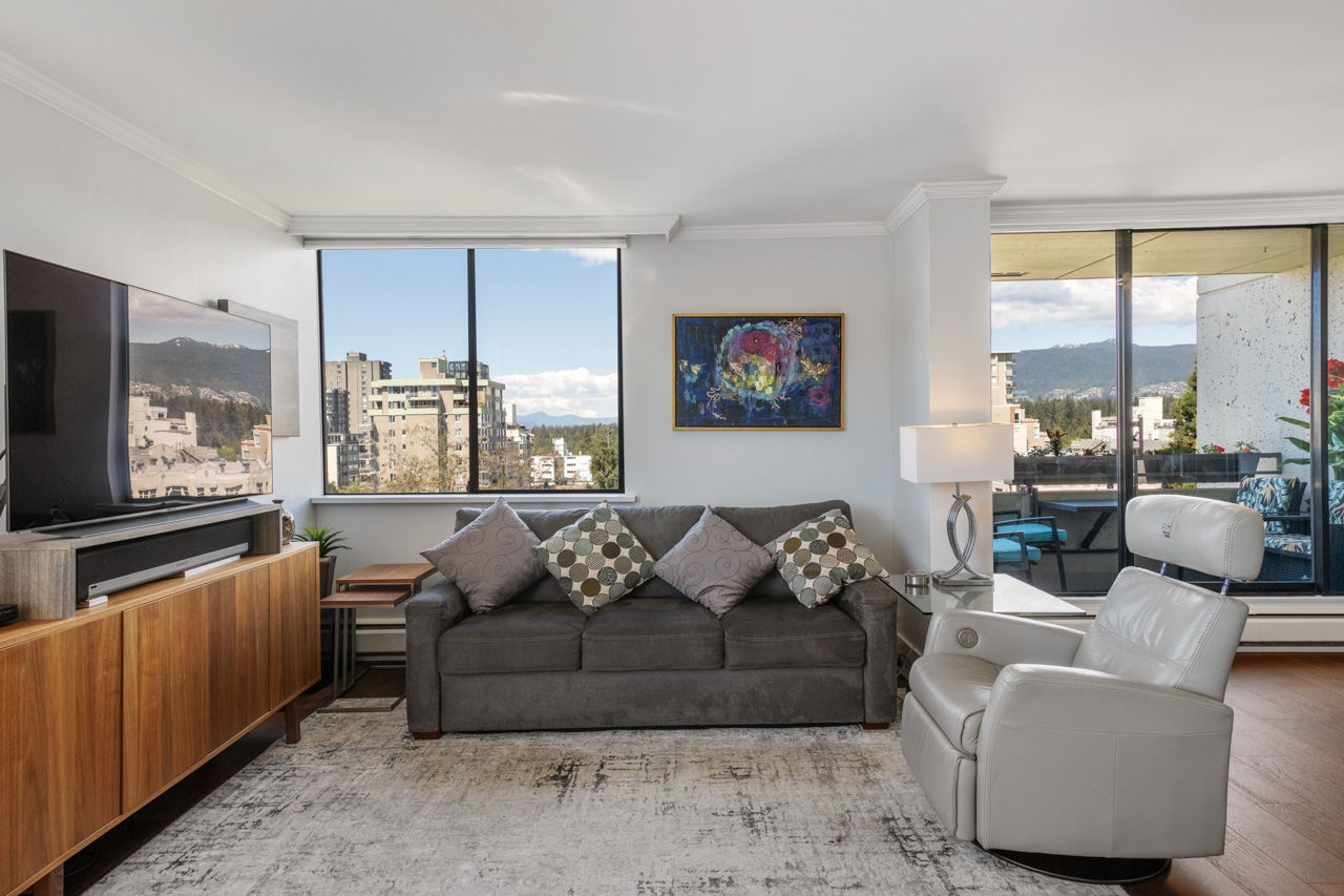 West End Apartment for sale: Huntington Place  1 bedroom  Stainless Steel Appliances, Granite Countertop, Rain Shower, Dark Hardwood Floors 726 sq.ft. (Listed 2024-05-08)