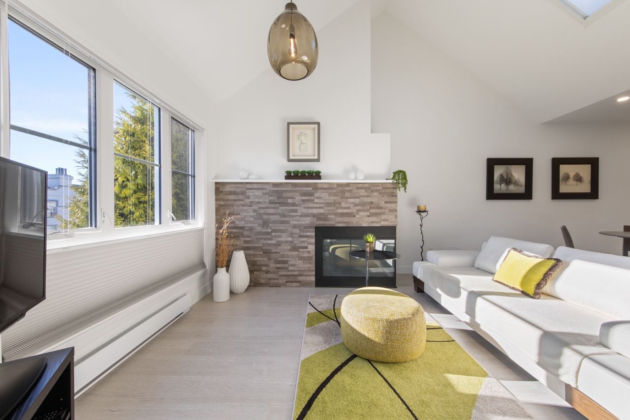 Brighouse South  Apartment for sale: Carmel Pointe  1 bedroom 764 sq.ft. (Listed 2025-02-10)