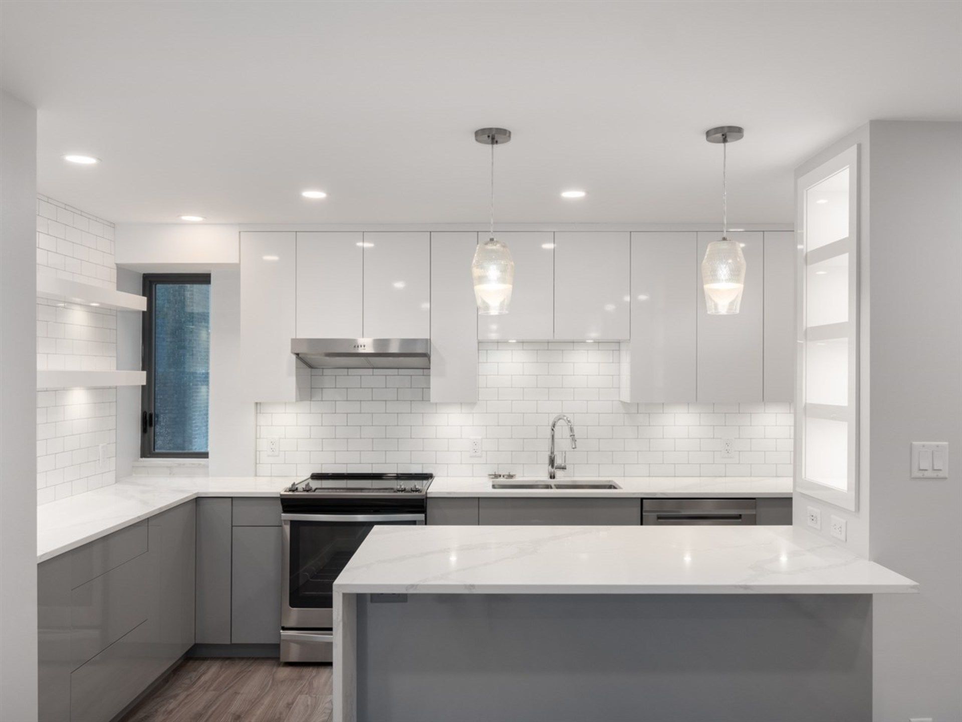 WEST END Condo for sale:  1 bedroom 581 sq.ft. (Listed 2020-08-12)