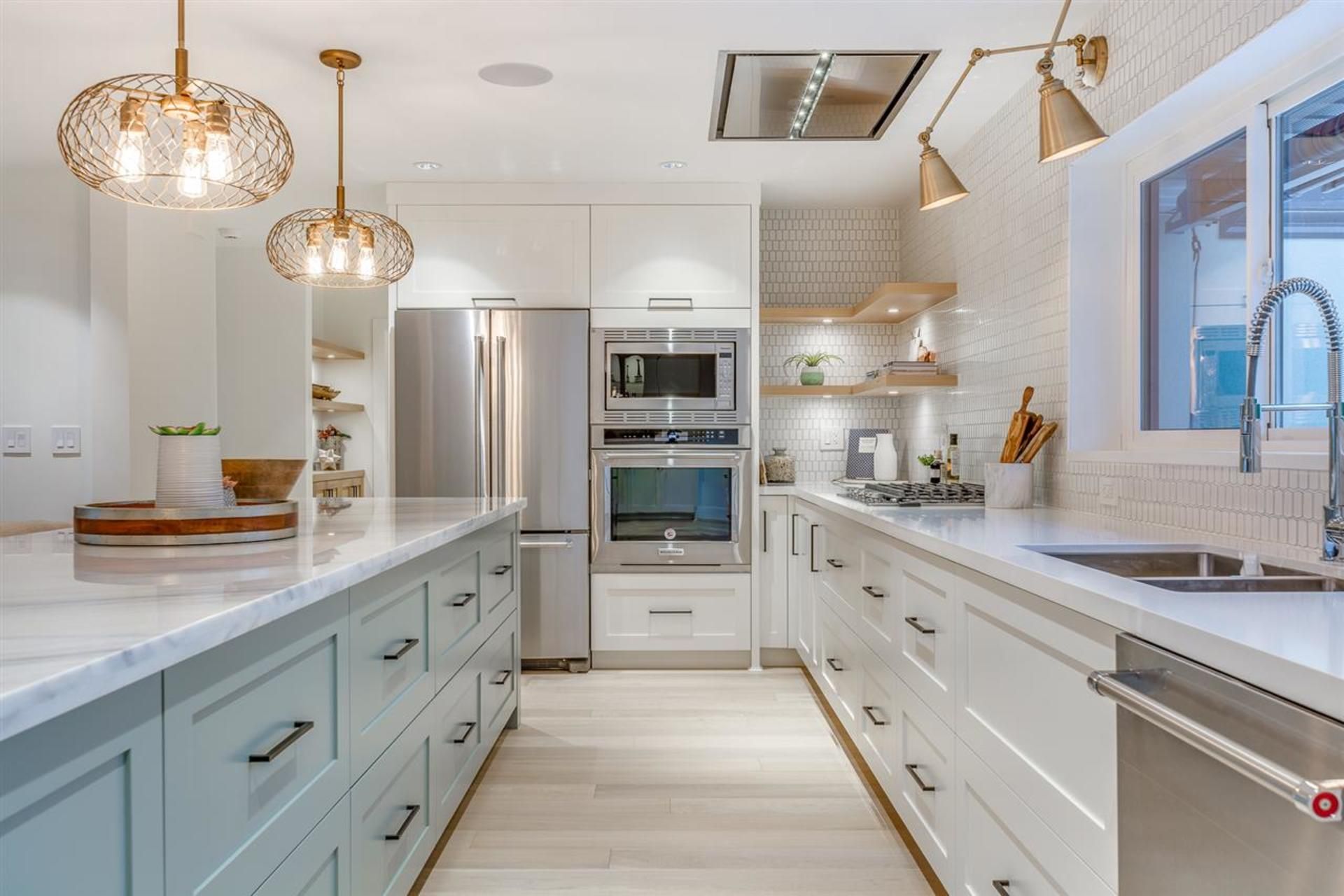 WESTLYNN House for sale:  6 bedroom 4,177 sq.ft. (Listed 2020-08-12)