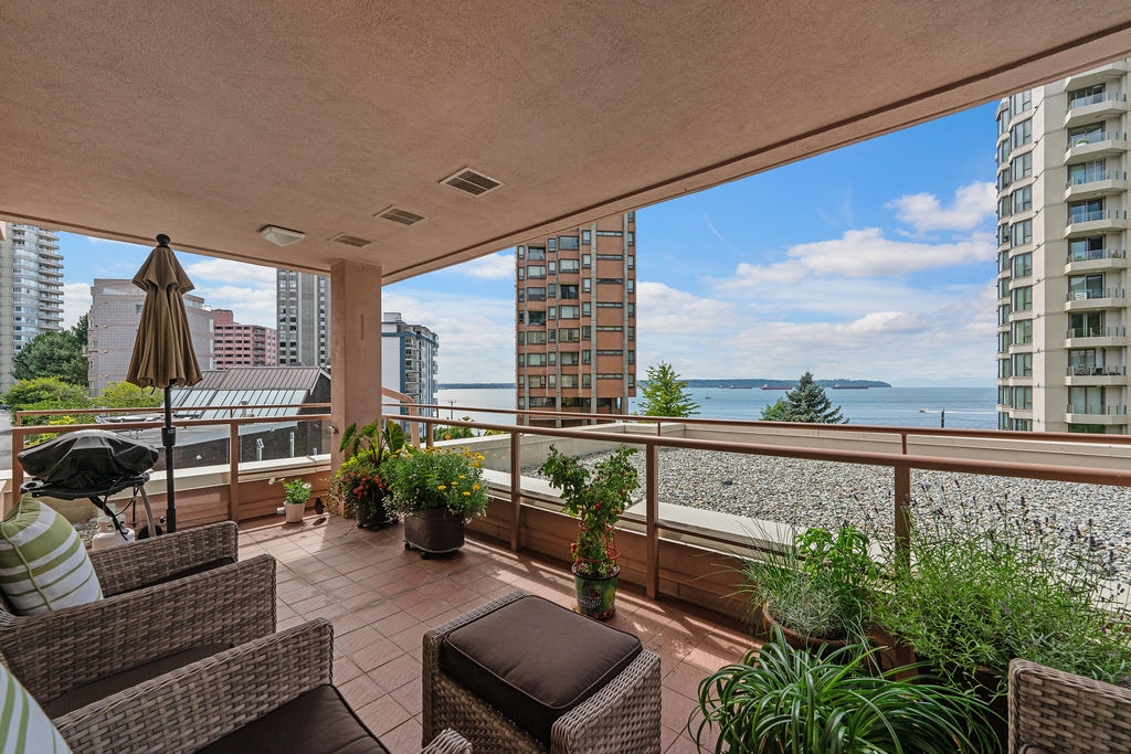 402 - 2271 Bellevue Avenue