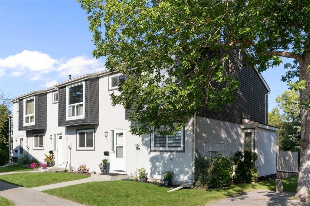 Braeside Row/Townhouse for sale:  3 bedroom 1,182.74 sq.ft. (Listed 2025-09-26)