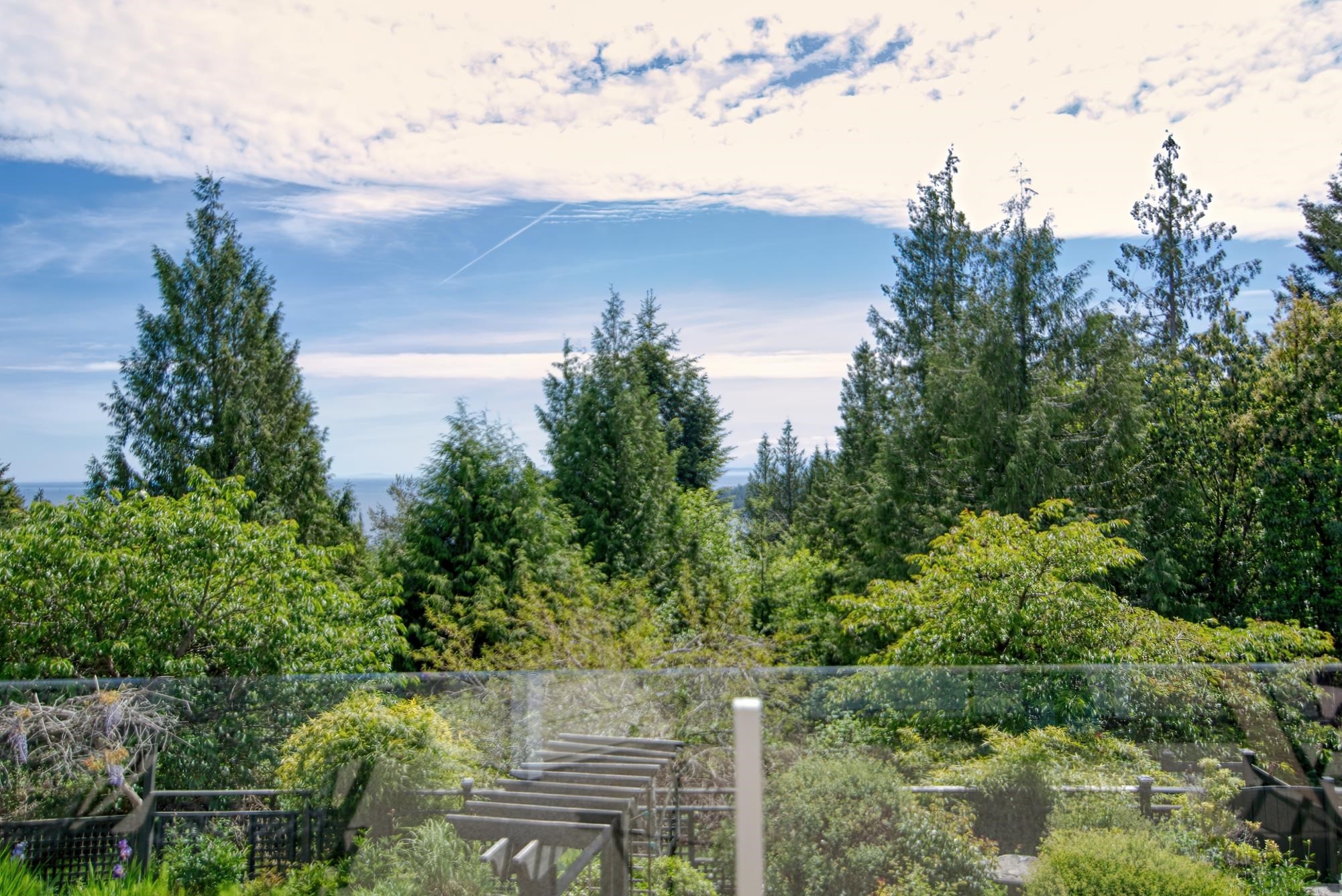 Sechelt District Single Family Residence for sale: 4 bedroom 4,051 sq.ft. (Listed 2026-04-16)