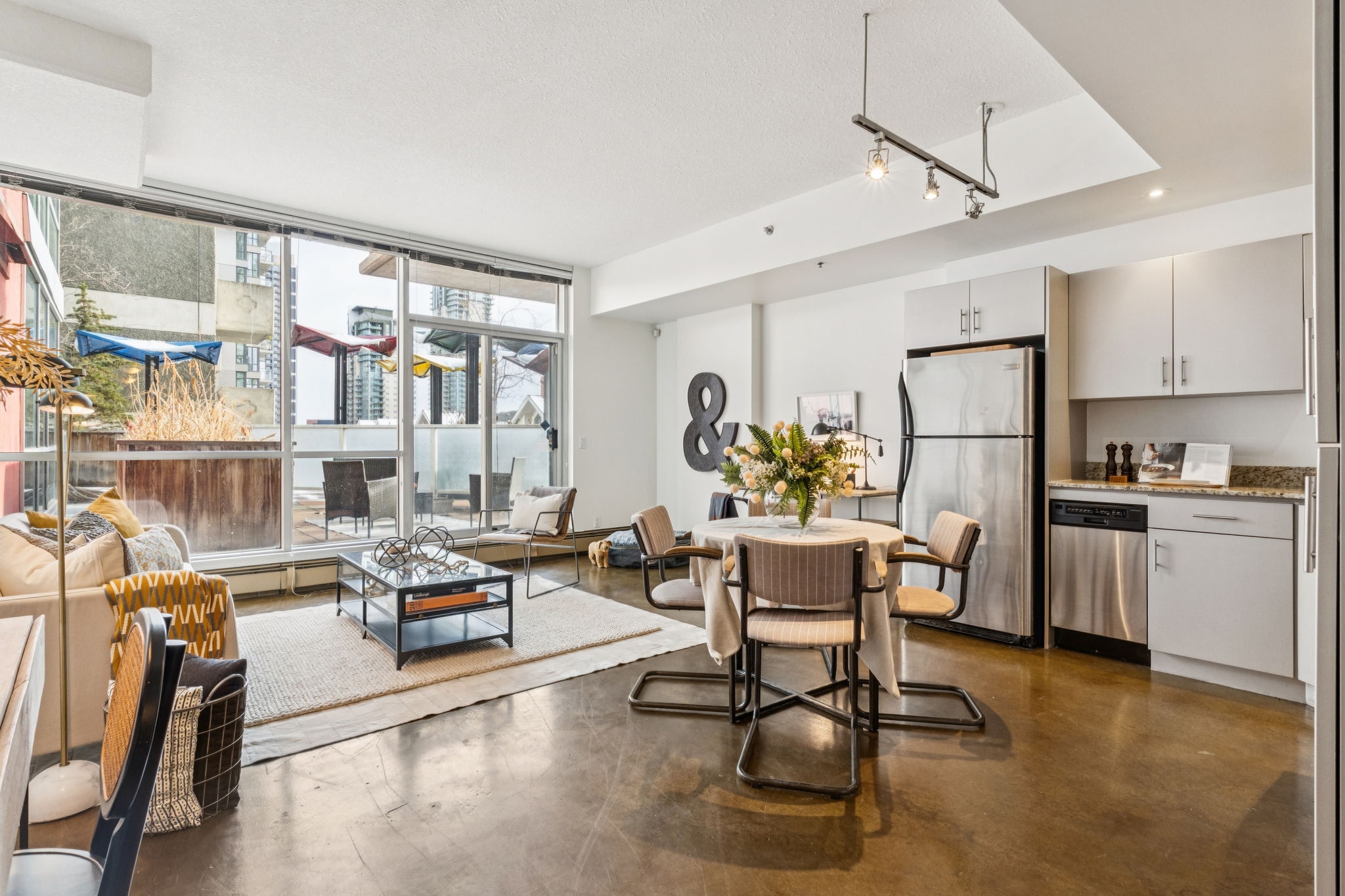 Beltline Apartment/Condo: Colours 2 bedroom, 2 Bathroom